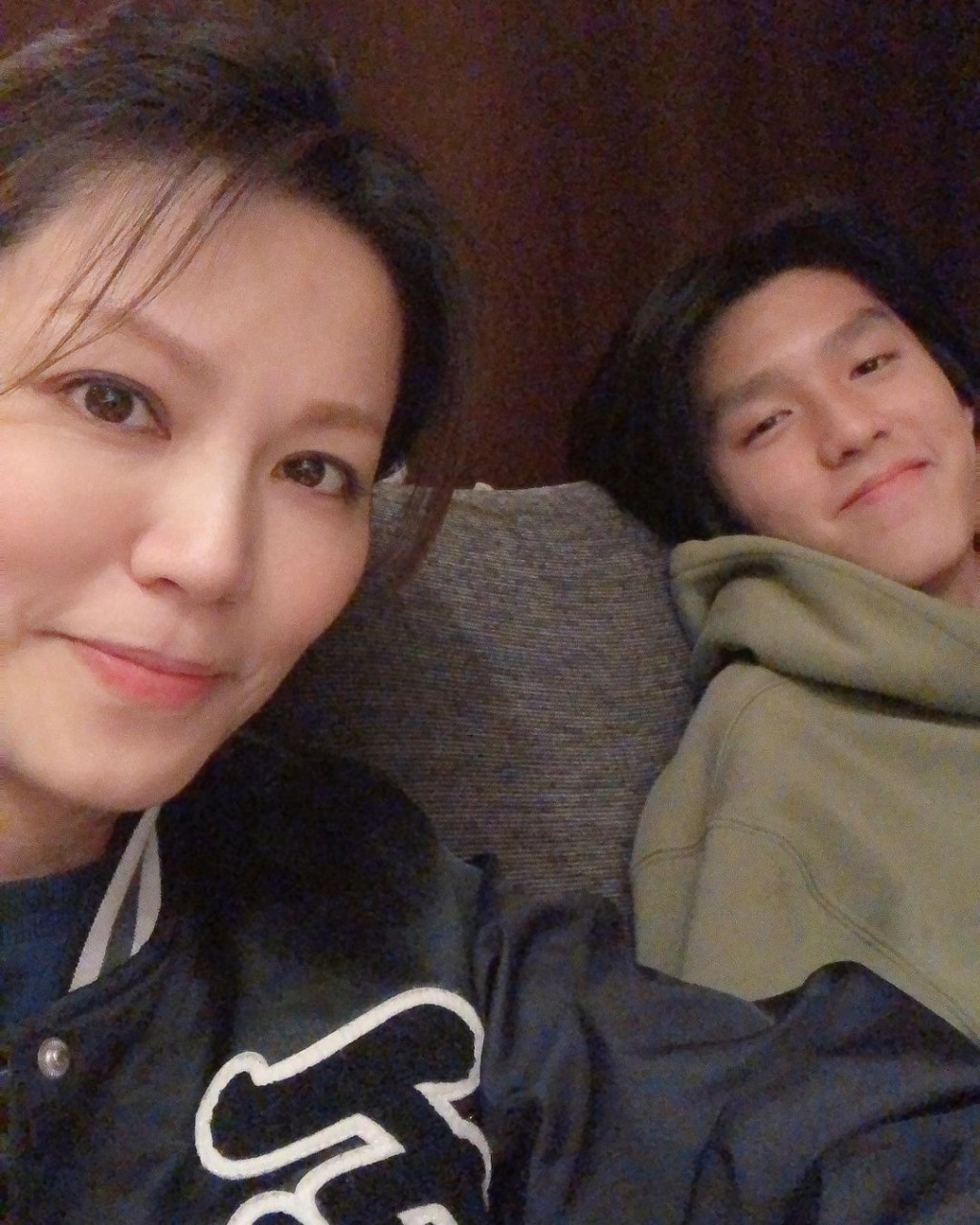 林寶過去不時與媽媽康子妮合影。