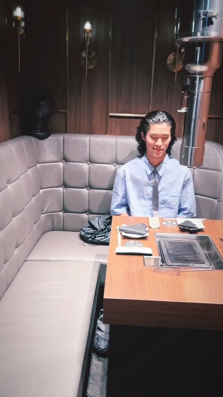 康子妮分享與大仔林寶的見面合照。