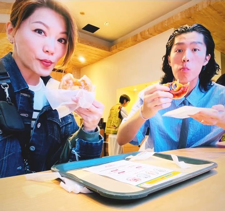 康子妮與大仔林寶進行了一日快閃見面。