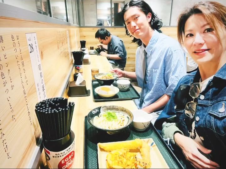 康子妮的大仔林寶留長髮已有一段時間。