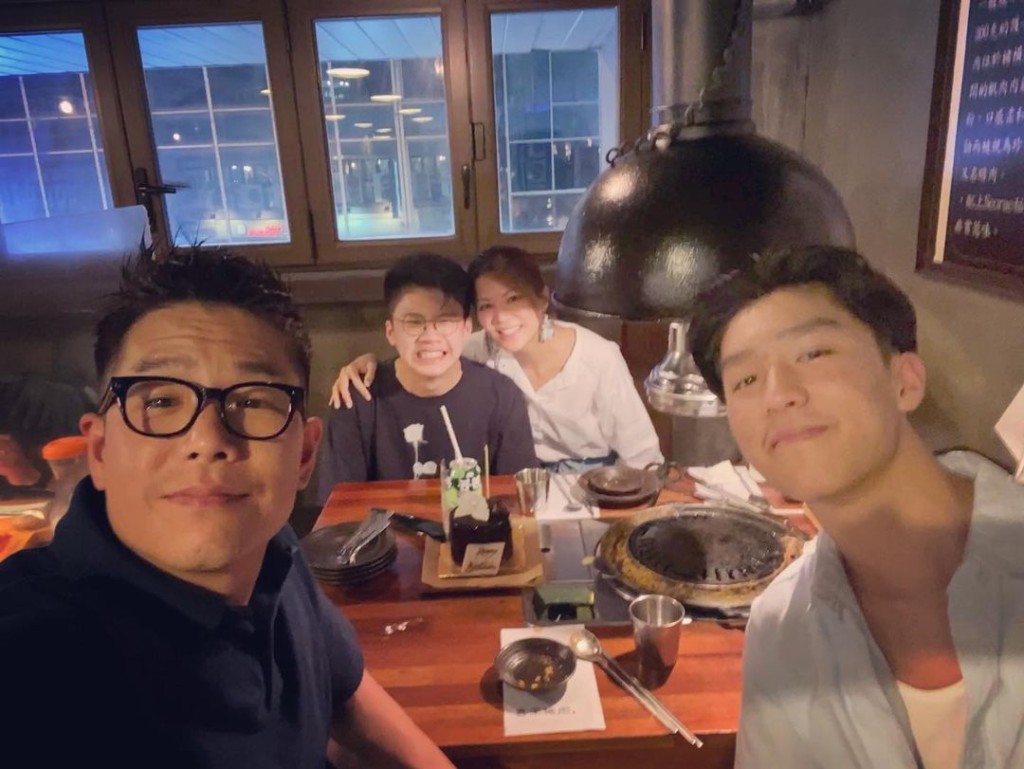 林曉峰與康子妮離婚後，仍不時一家四口聚餐。