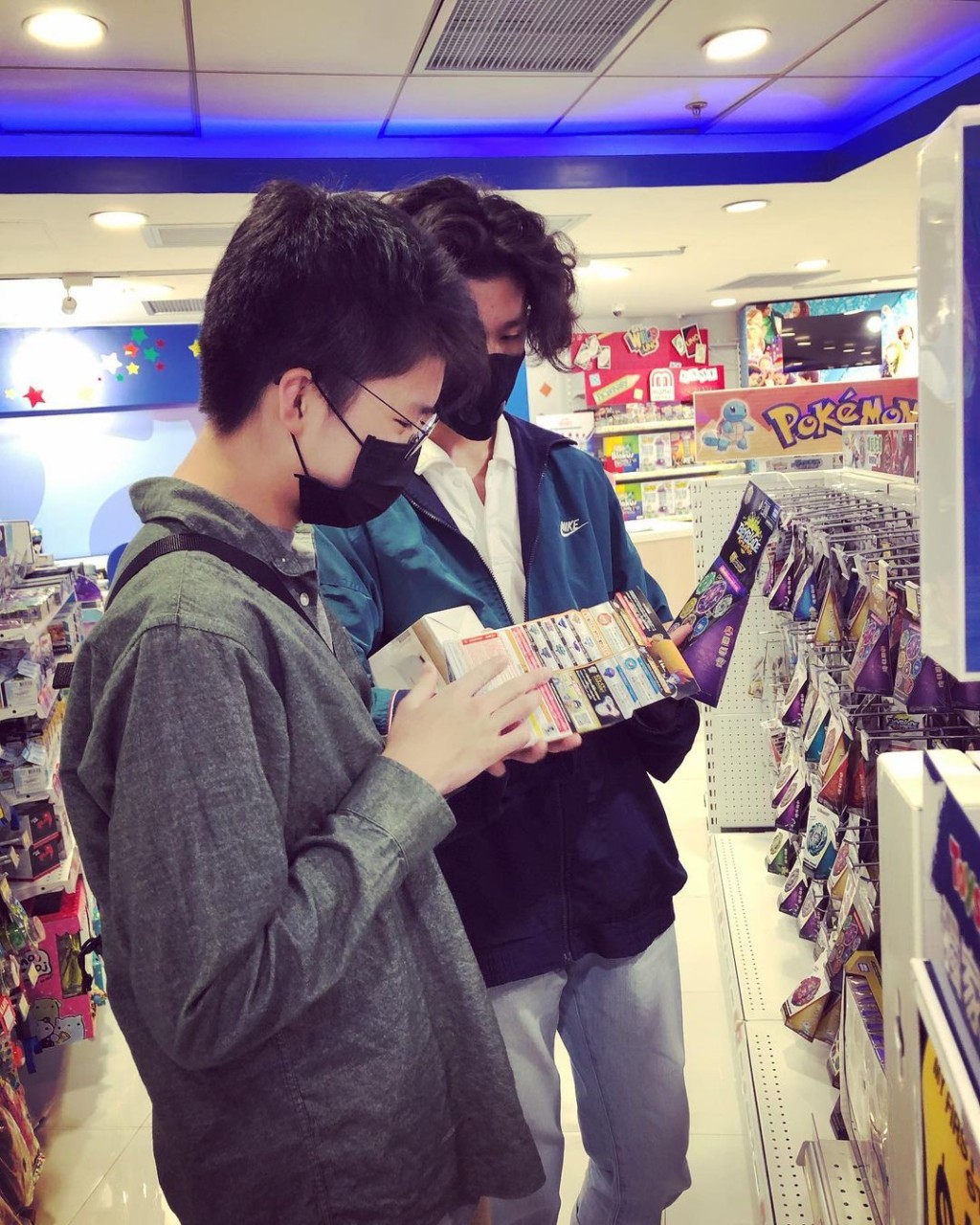 康子妮兩名兒子林寶及林熙均已長大成人。