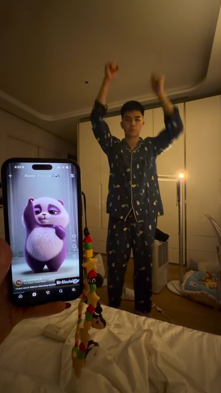 伍富橋曾於凌晨4時跳舞，慰藉太太。