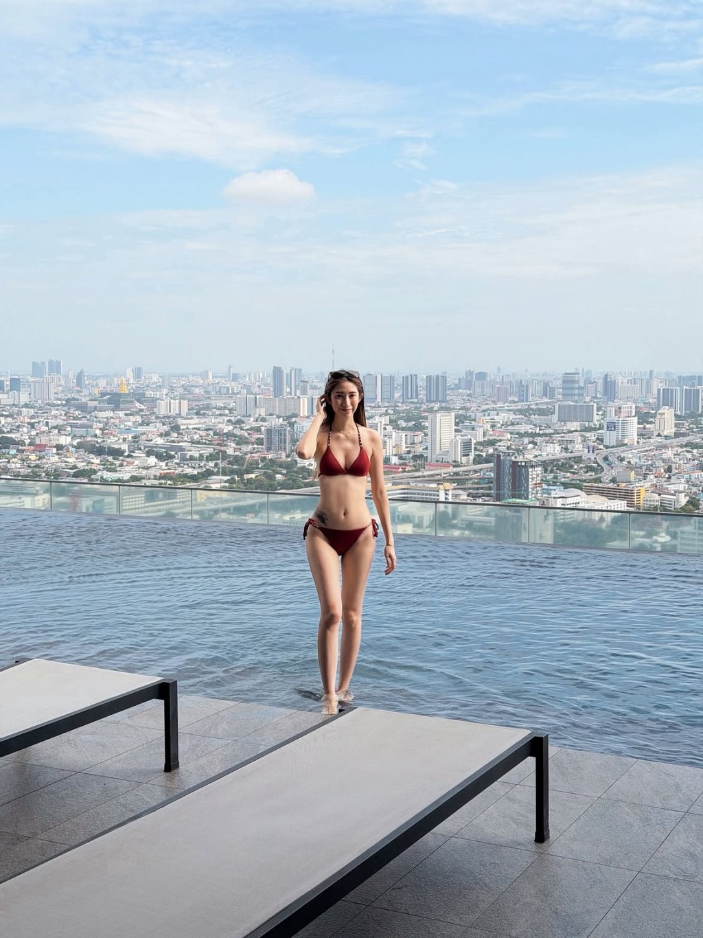 未知Sarah的泳照是否由未婚夫何廣沛親自拍攝。