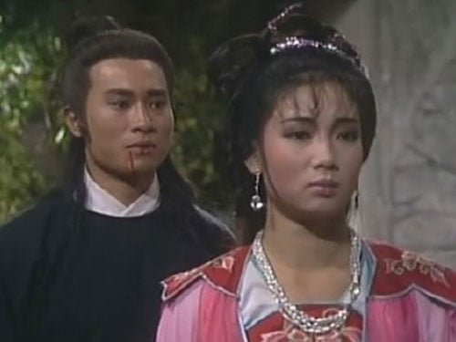 入行後,她憑劇集《大運河》中飾演「紅拂女」張出塵一角而一炮而紅。