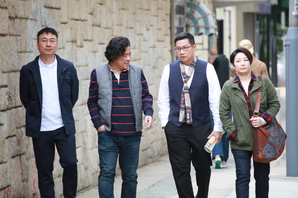 在《輕.功》中,她與黎耀祥、韋家雄、鄭子誠等人合作。