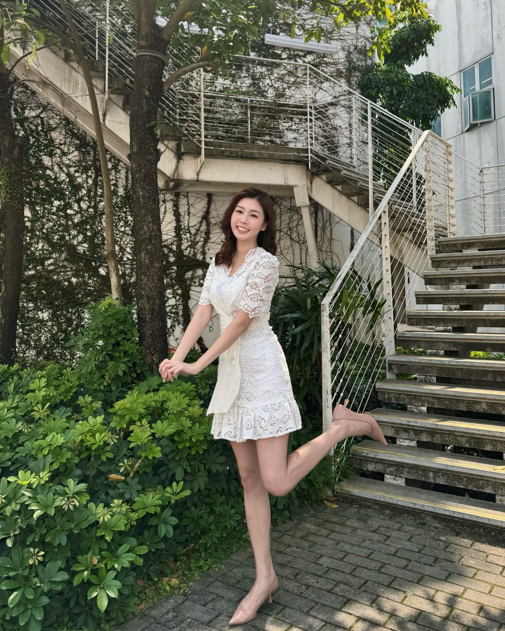 李芷晴更擁173cm高䠷身材,一雙長腿都受到注目。