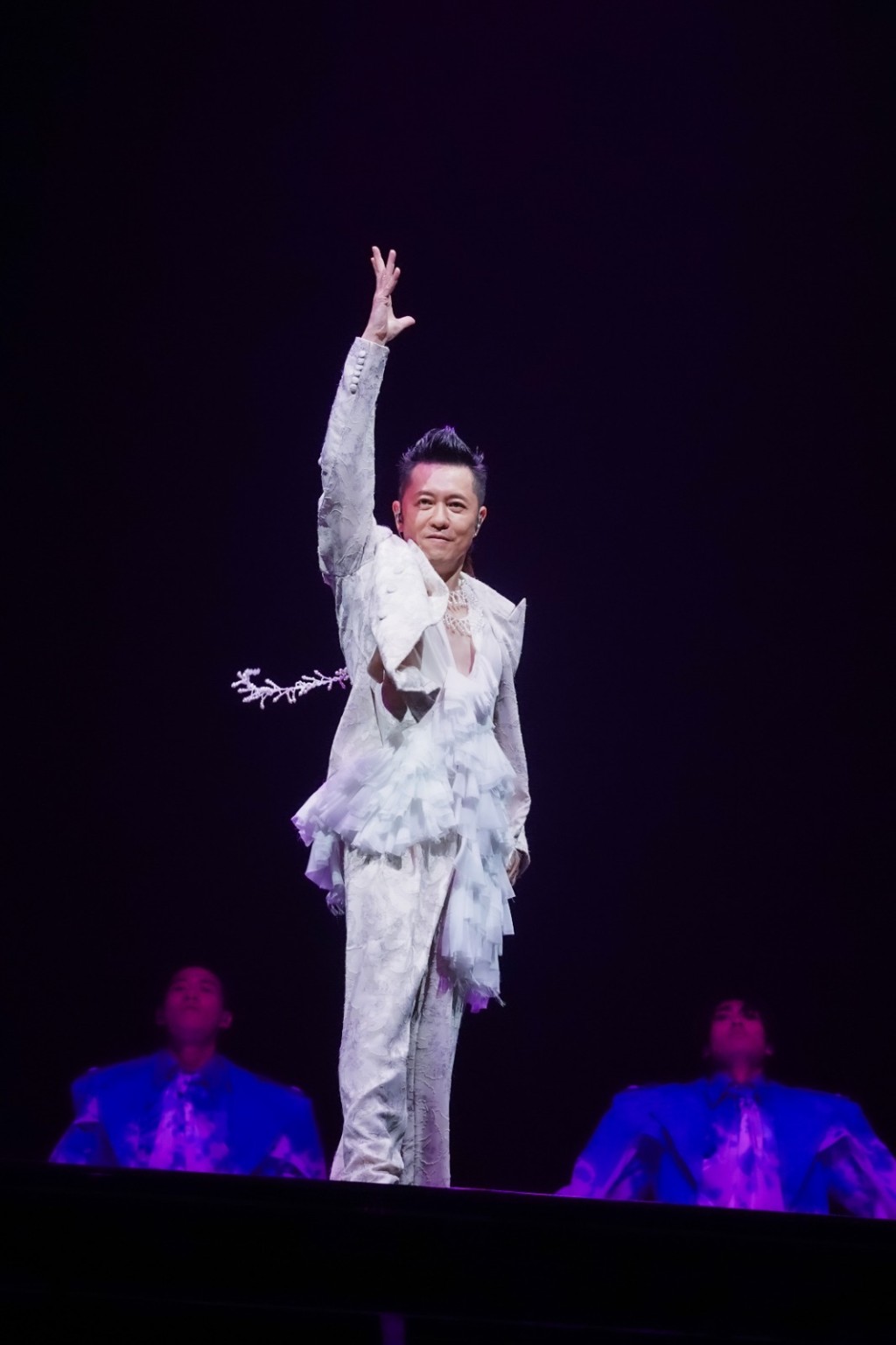 談及澳門演唱會,蘇志威表示其巡迴演唱會多數是三面台,在澳門開四面台實屬難得。