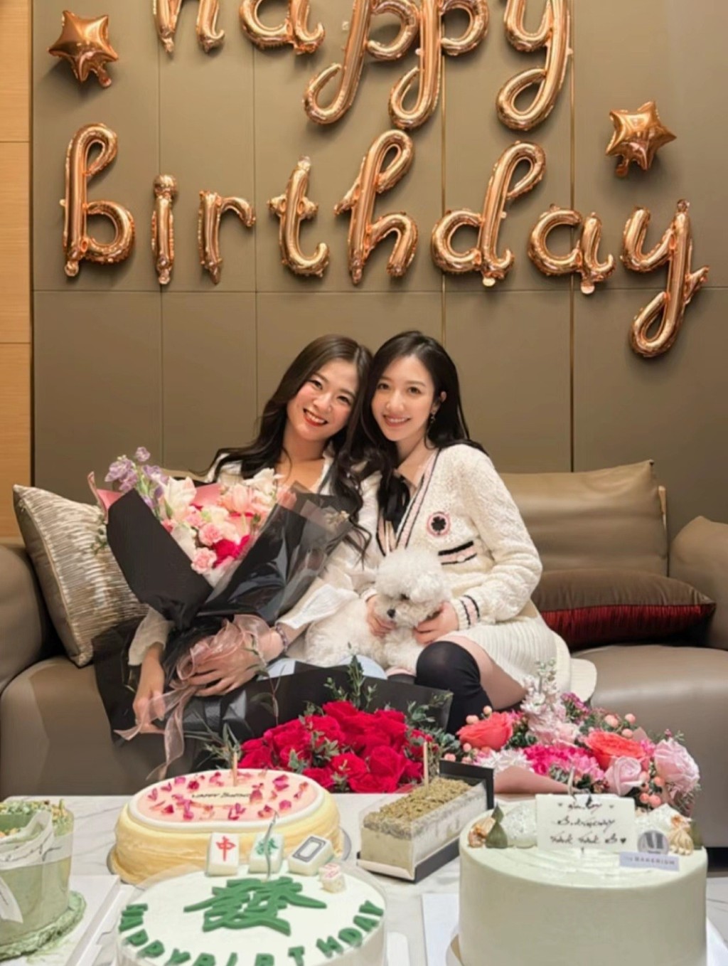 腹大便便的何依婷也有到訪陳懿德位於元朗的豪宅。