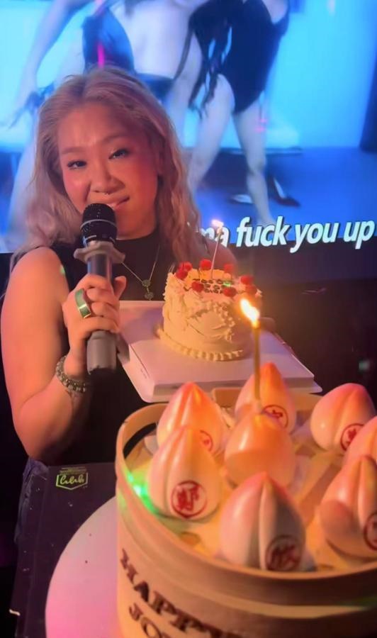 一眾好友與緋聞男友曾為鄭欣宜慶祝生日。