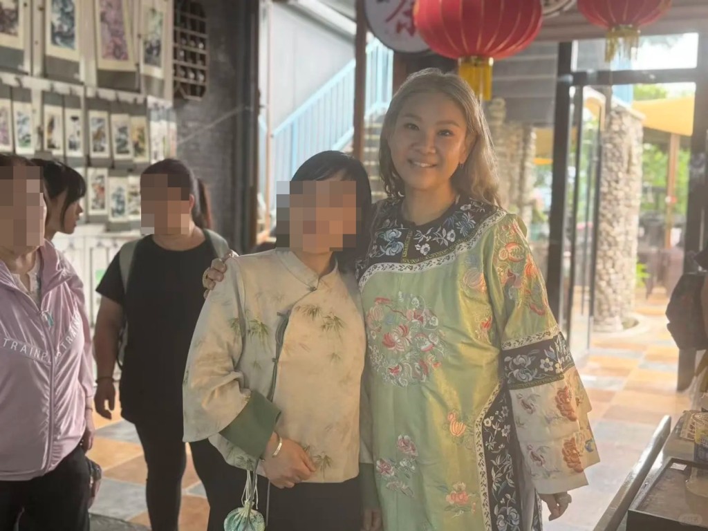 鄭欣宜的古裝造型顯得可愛。