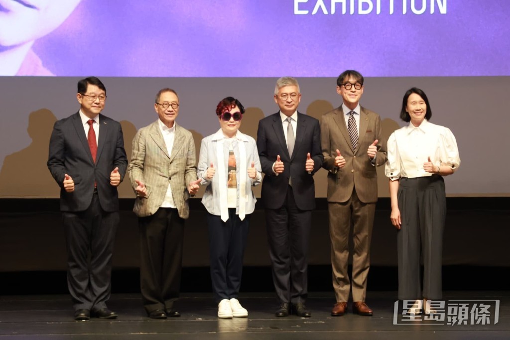 展覽開幕儀式的大合照。