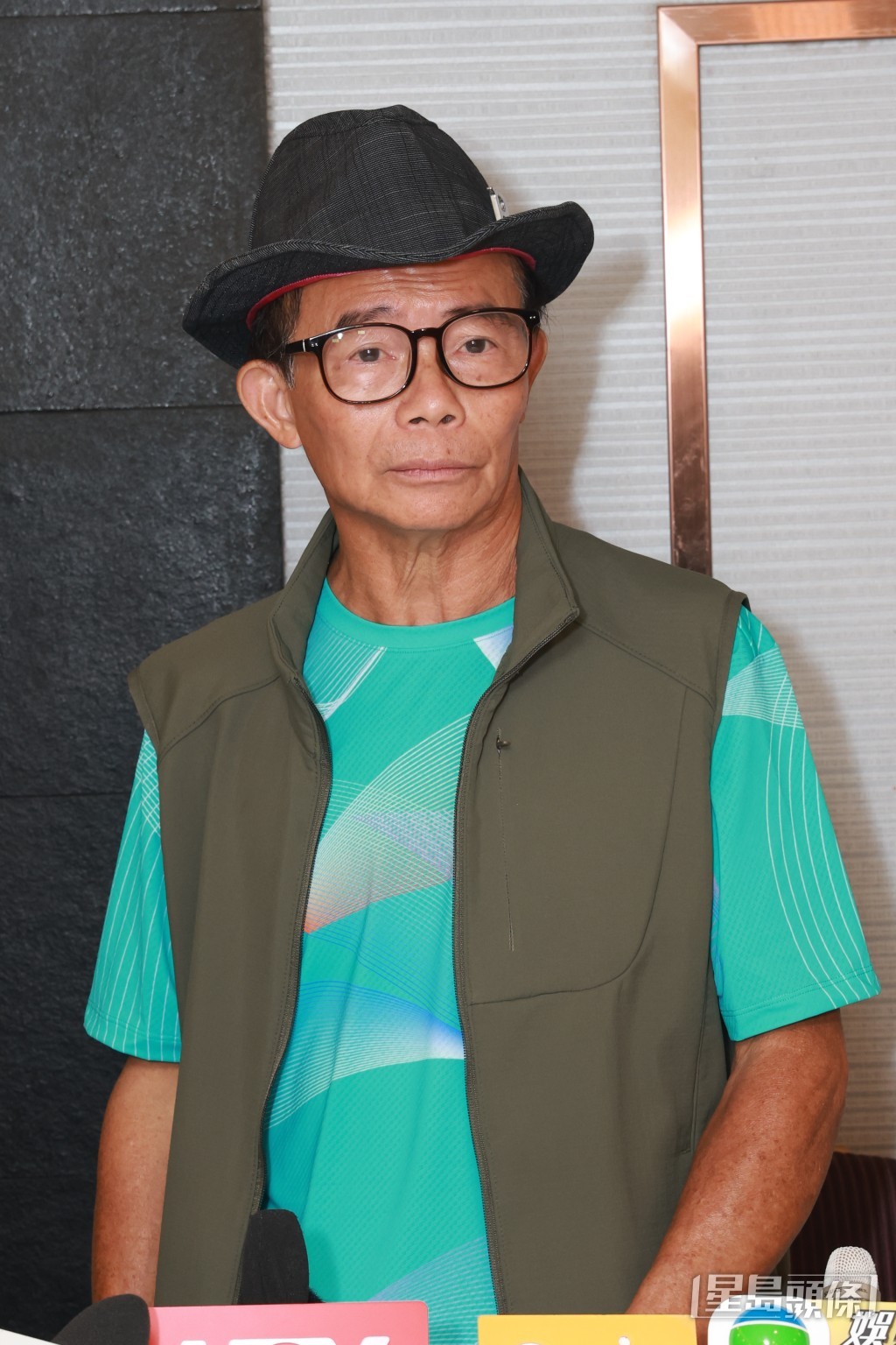 Joey透露,梅啟明多年來清楚梅媽財政狀況,但其生意如劏房、紀念館、食品店等全部血本無歸。