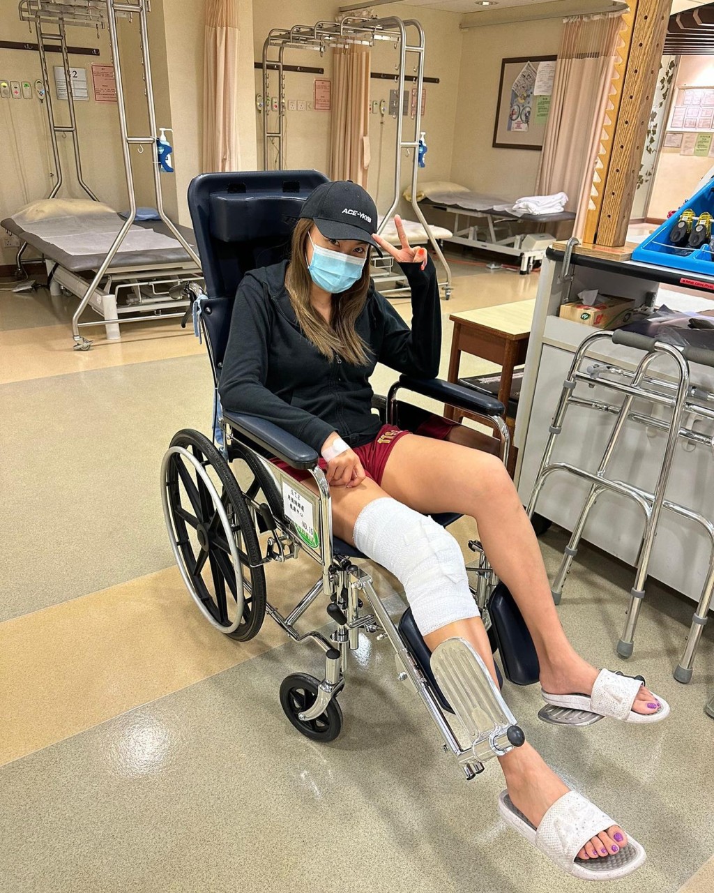 羅苡之曾因膝蓋受傷需要入院。