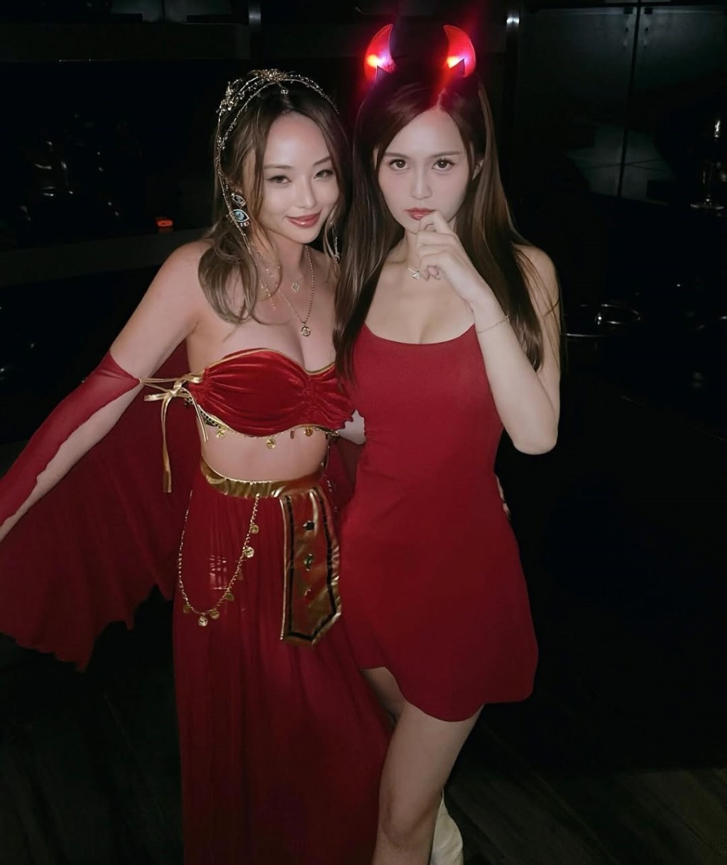 梁超怡造型火辣。