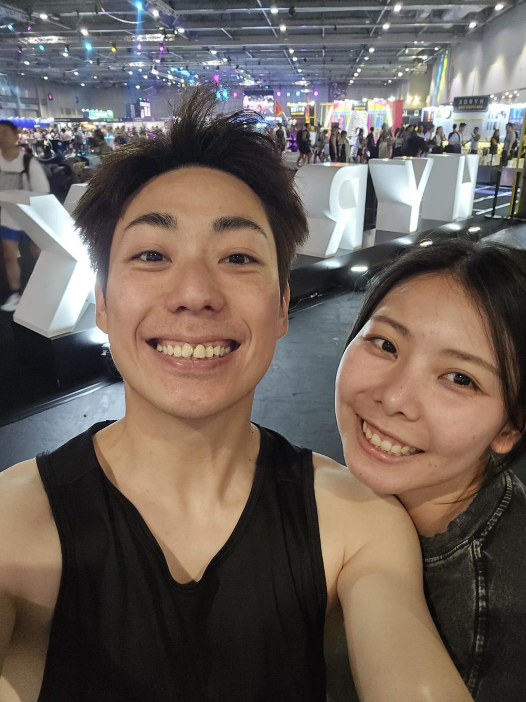 麥兆恒私下與朋友聚會的留影。