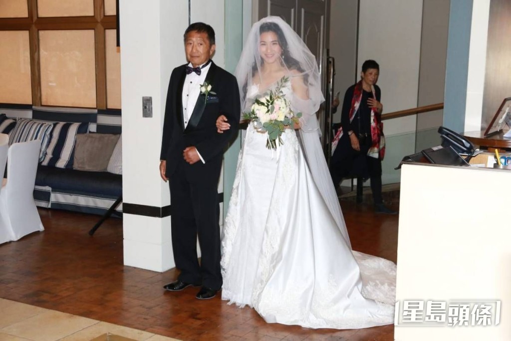 鄭佩佩雖與原文通離婚多年,但仍允許子女與父親保持聯絡。