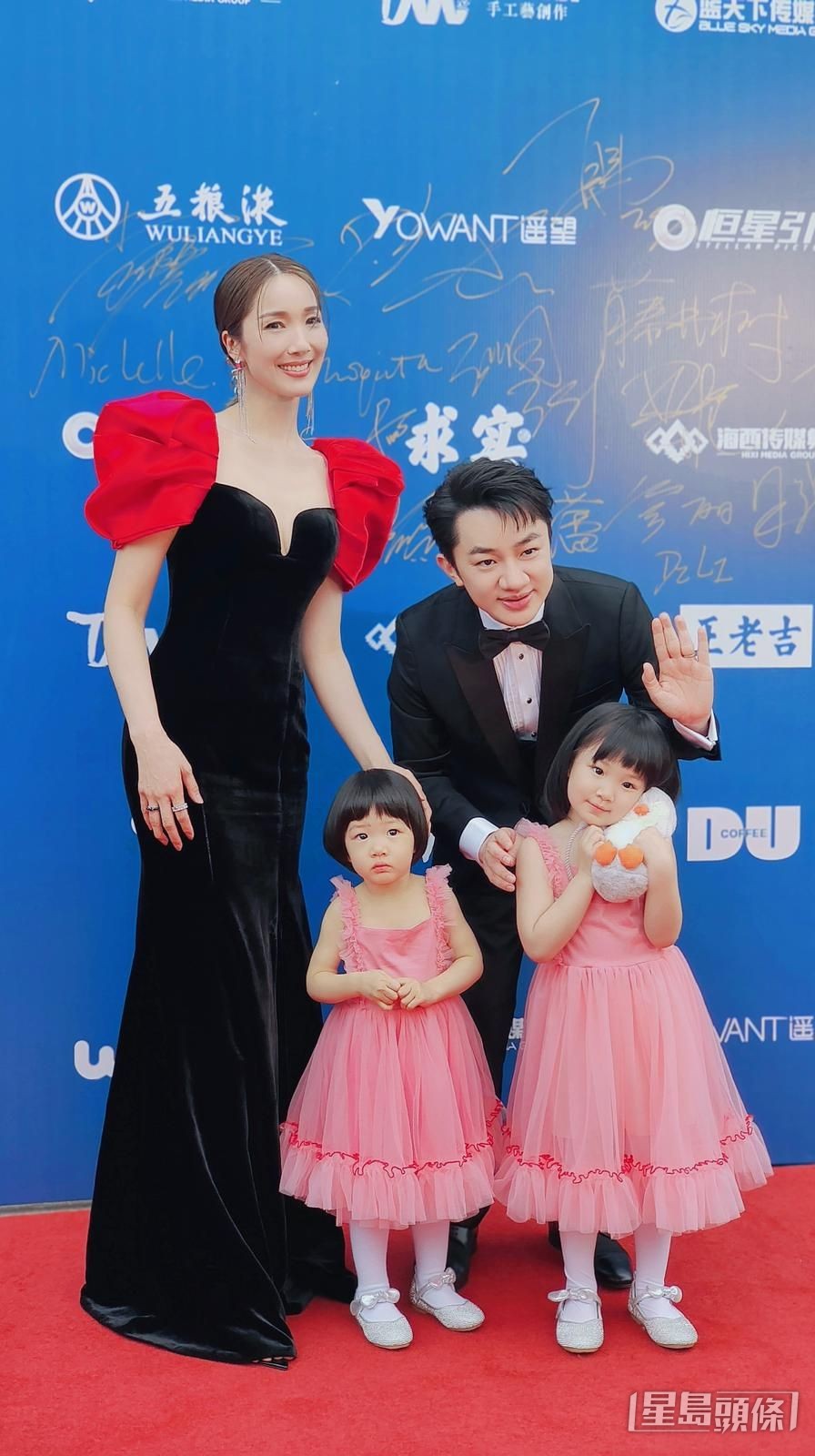 王祖藍笑指,大女Gabby是個十足的「戀愛腦」。