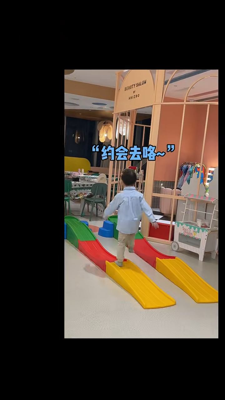 Gabby的男朋友個性害羞,跟王祖藍打完招呼後便轉身離開。