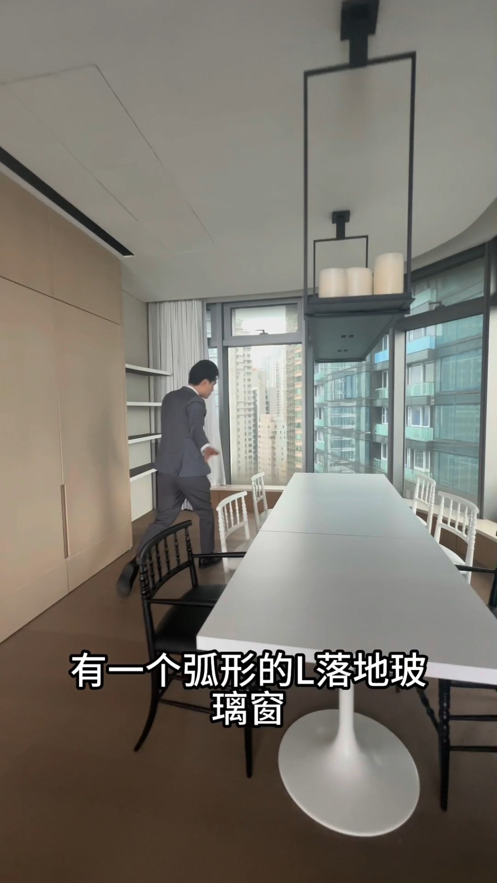 飯廳放置6人長餐桌後，空間感依然充足。