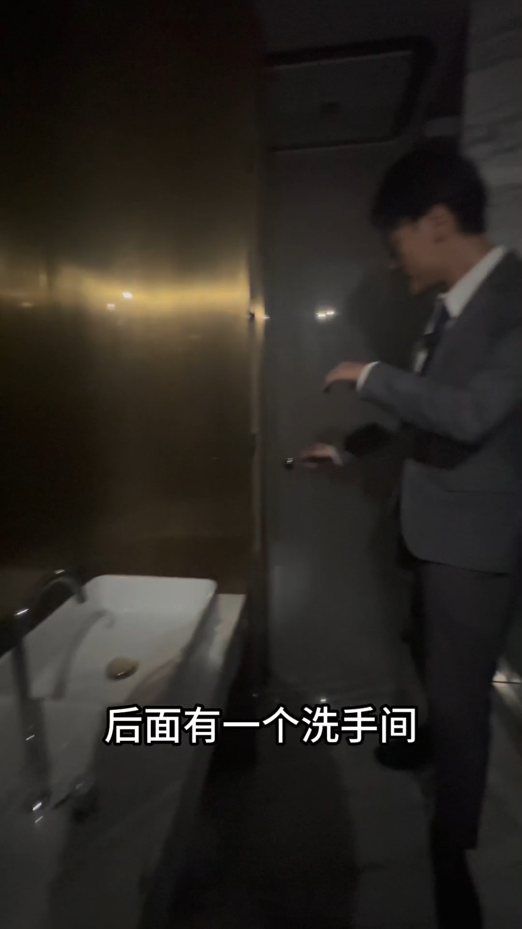 洗手間十分寬敞。