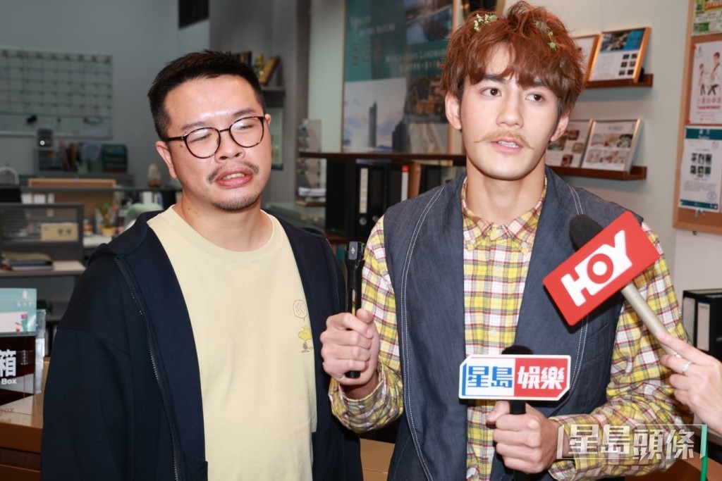 何爵天曾客串由魏浚笙主演的電影《浪花男女》。