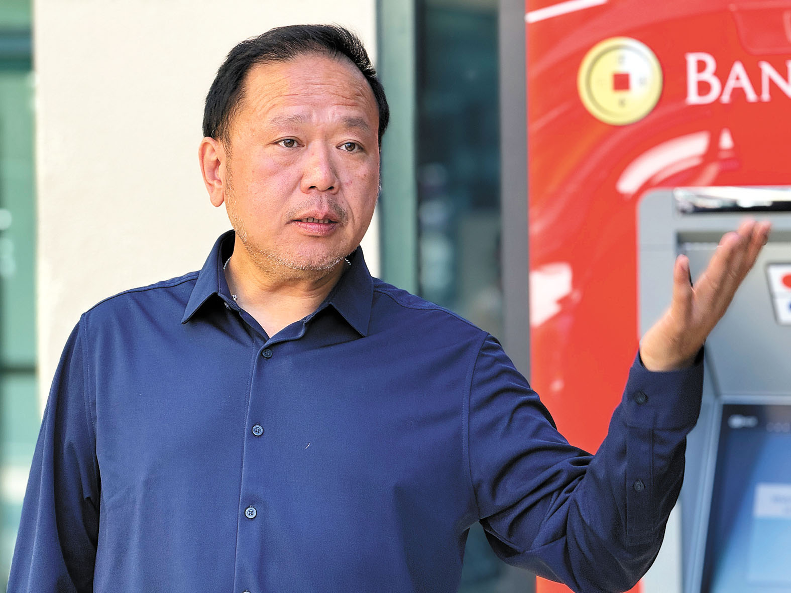 香港移民任嘉華競選密爾勃雷市議員。記者彭詩喬攝