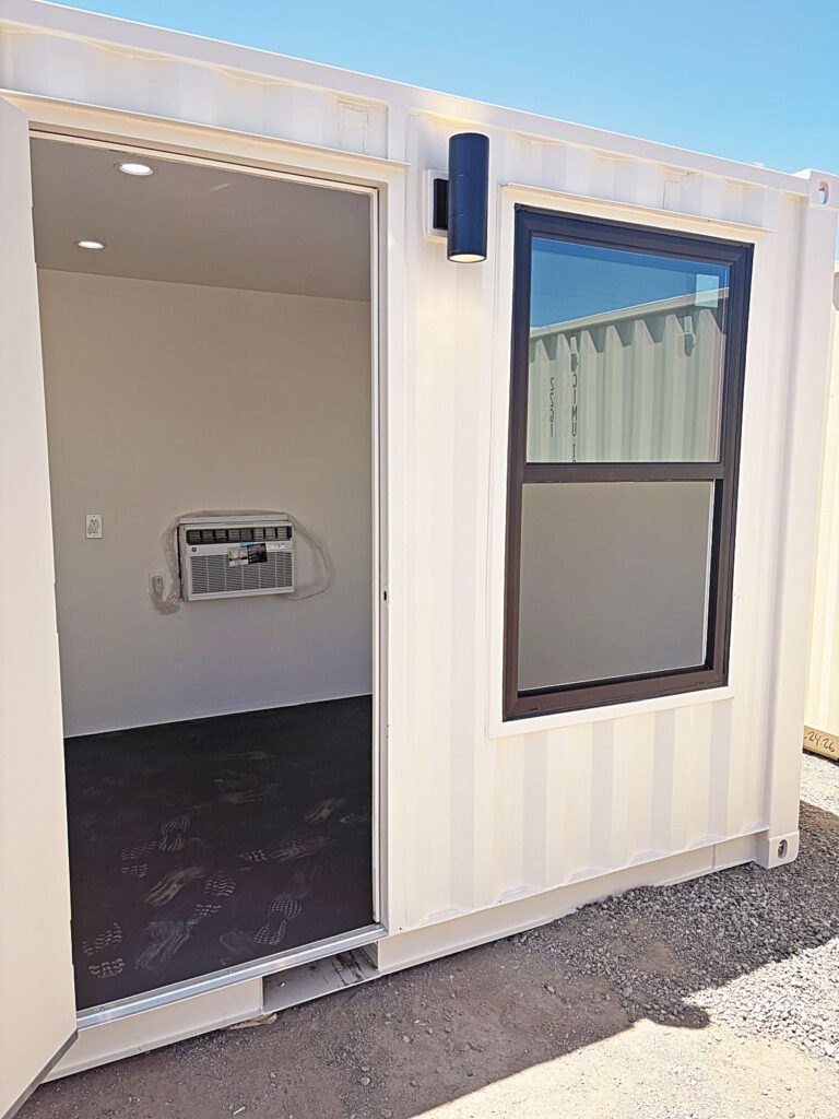 聖拉斐一個臨時小屋村內，由貨櫃改建的小屋。聖拉斐市政府