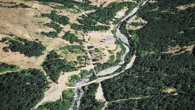 北加小鎮布里奇維爾將再度掛牌出售。Google Earth