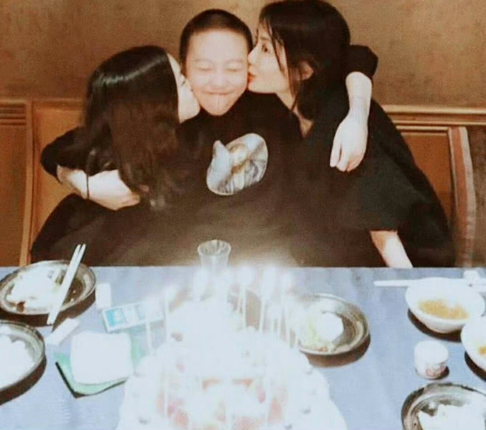 王菲與兩位前夫分別育有一名女兒。