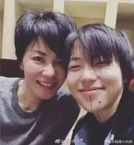 王菲與大女兒竇靖童母女關係親密。