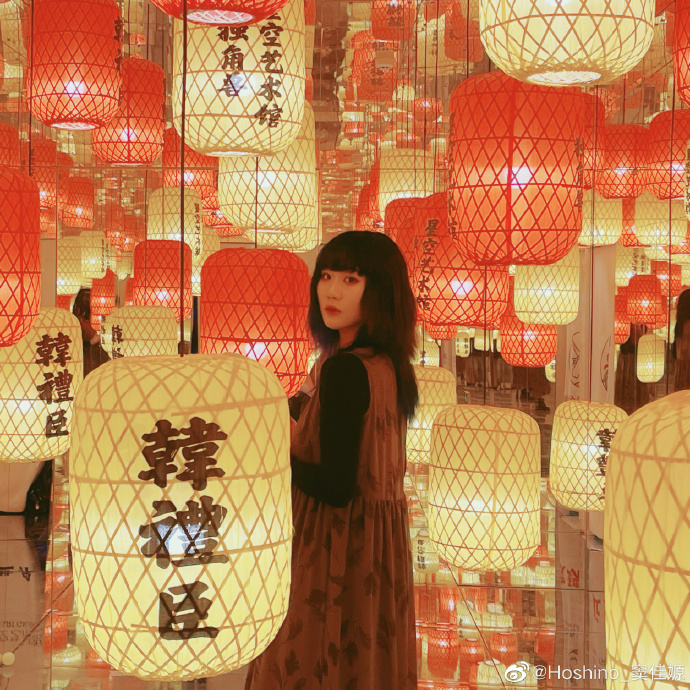竇佳嫄是竇唯與攝影師高原所生的女兒。
