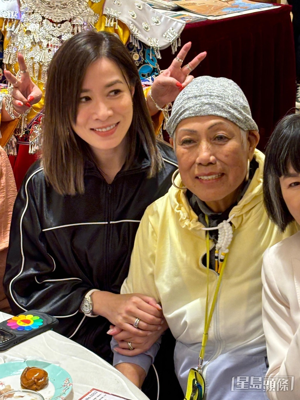 佘詩曼被讚是孝順女兒。