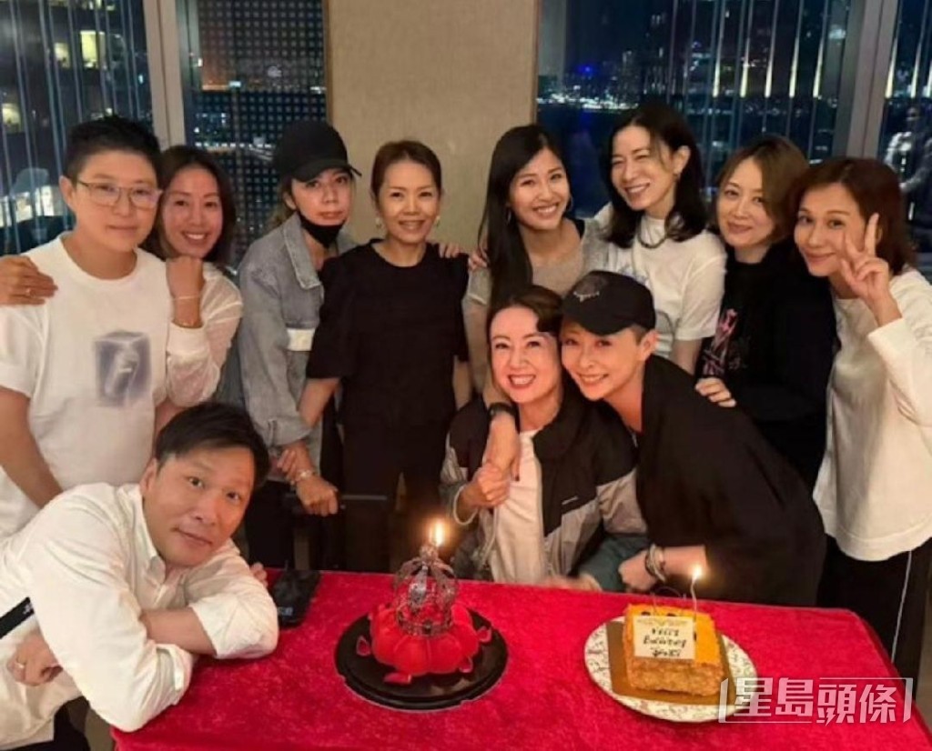 早前「七魔女」聚會為好友周家蔚慶祝生日。