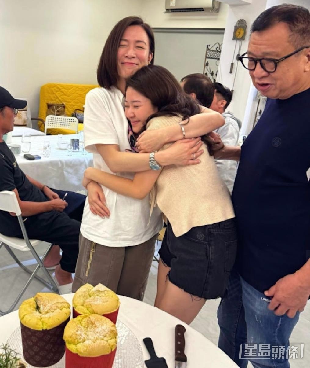 佘詩曼愛屋及烏，對許紹雄女兒許惠菁也十分疼愛。