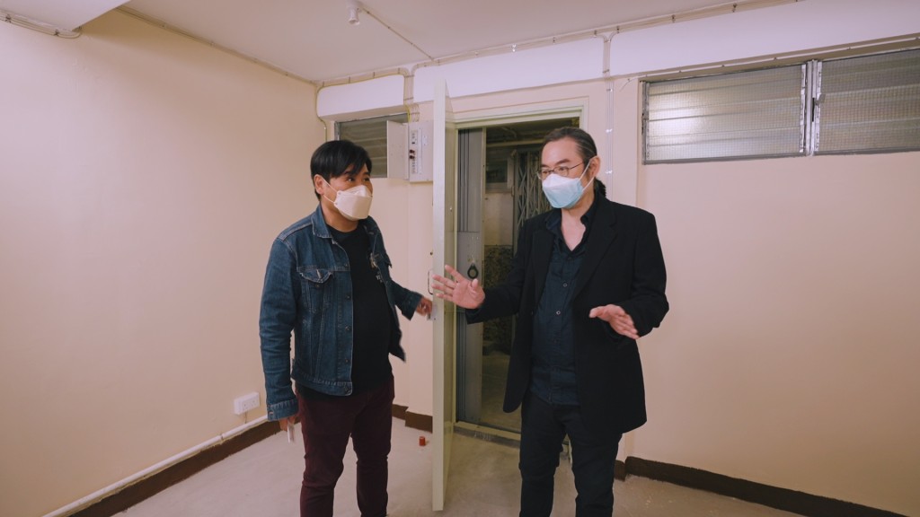 這個單位雖只是與兩兄弟昔日住所間格相同，但二人一走進去，同樣感觸良多，湧現不少回憶。