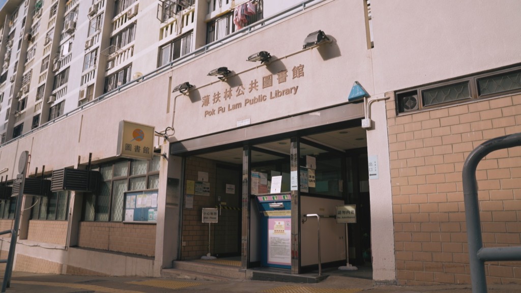 韋家輝小時候因為疑問特別多，經常到圖書館尋找答案，這裏亦成為他創作路上的啟蒙老師。