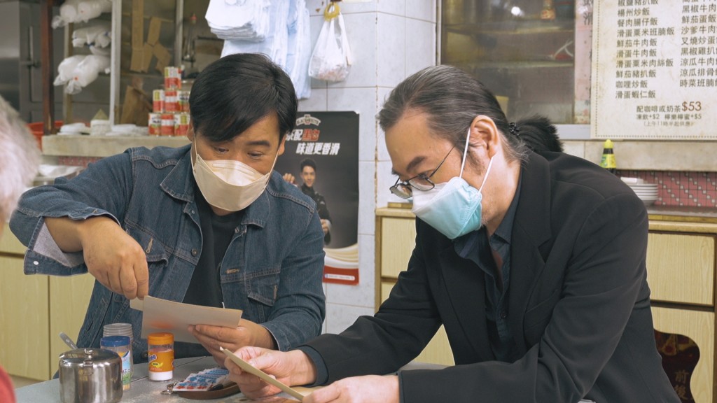 兩兄弟為舊物展親力親為，為華富邨居民送上珍貴的體驗與回憶。