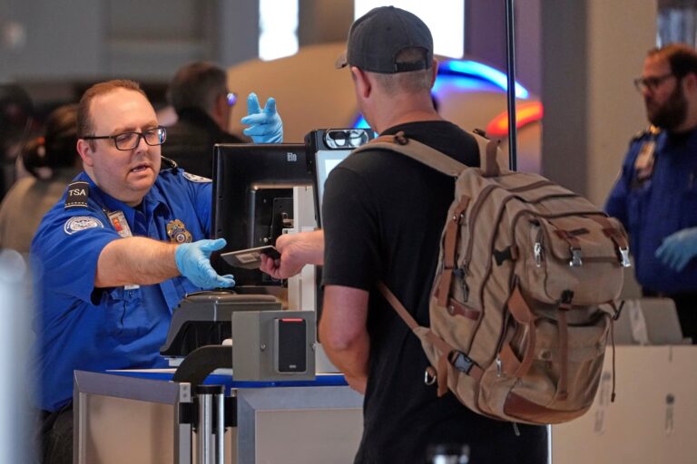 美機場PreCheck旅客 未來或可攜完整瓶裝水過關