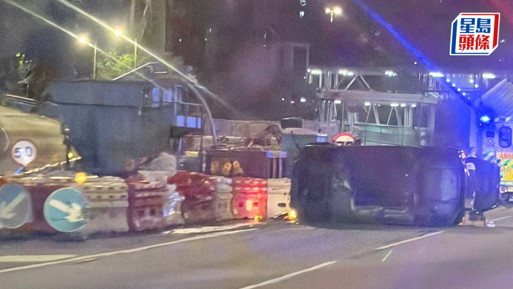 粉嶺公路私家車失控撞水馬翻側 司機酒精超標被捕