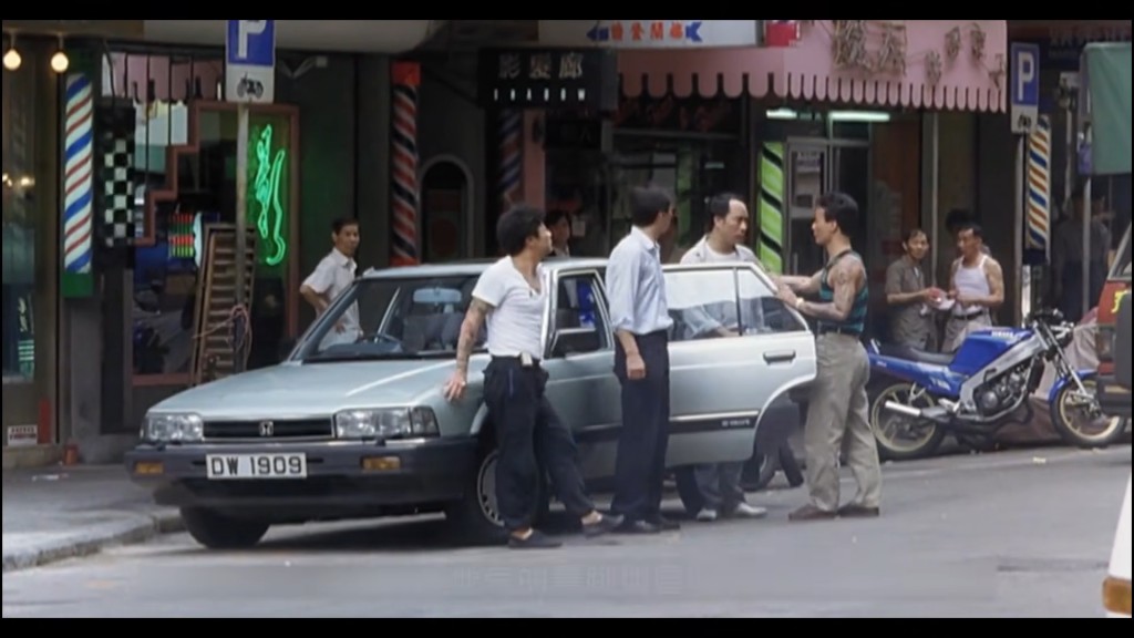 吳志雄(右一)亦有份參與演出《學校風雲》。