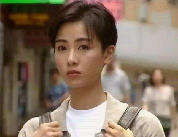 袁潔瑩於1991年簽約TVB,正式展開其拍攝電視劇的生涯。