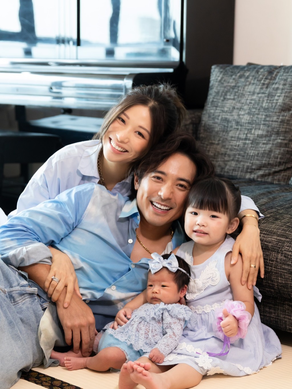 林德信與太太Candace分享一家四口全家福,慶祝細女滿月。