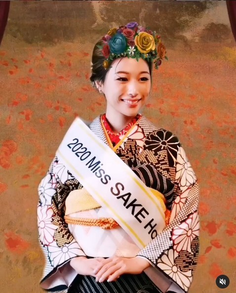 Candace曾獲選為2020年清酒小姐。