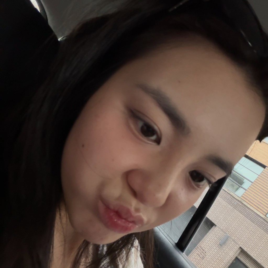 鏡頭下的姚焯菲神采奕奕,展現輕熟少女韻味。