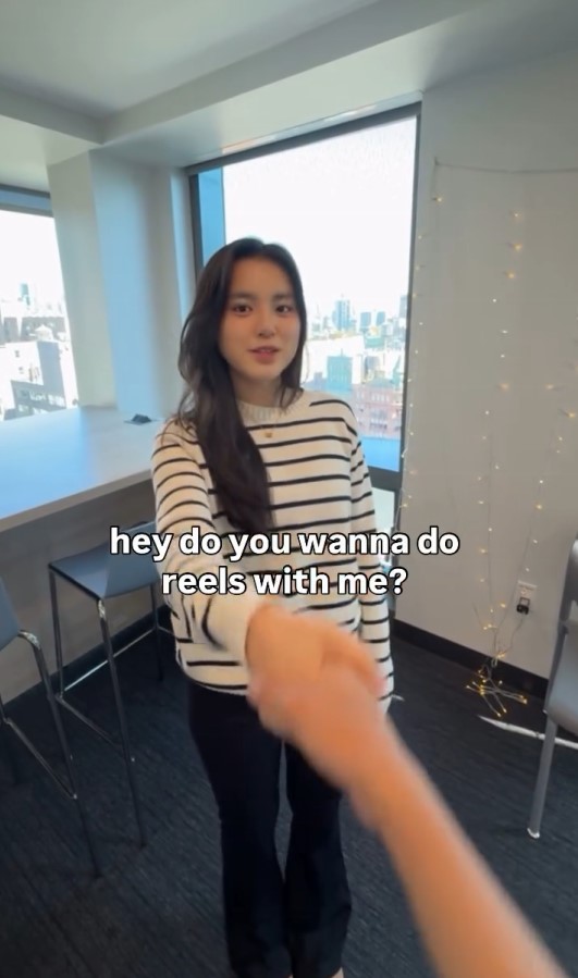 姚焯菲與李克勤長子李立仁牽手。