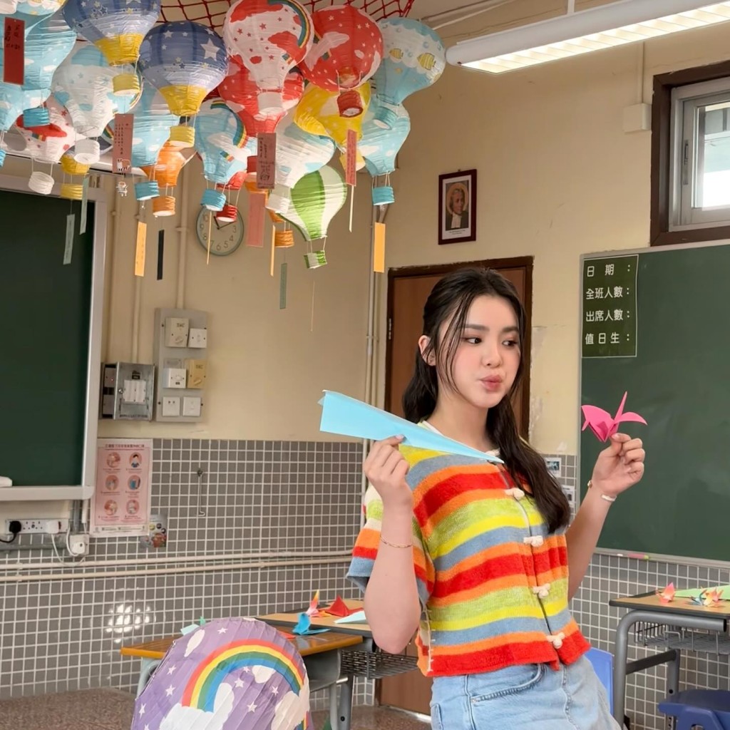 姚焯菲入行四年,並未耽誤學業。
