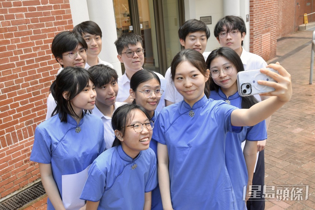 梁曦童現正考慮到英國劍橋大學修讀心理學,或留港跟隨哥哥的步伐升讀醫科。