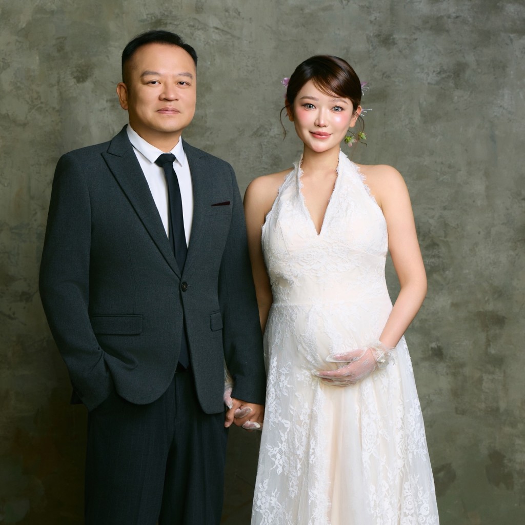程美段與丈夫的結婚照片。