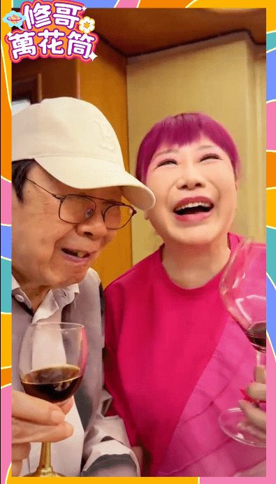 Elizabeth顯得十分開心。